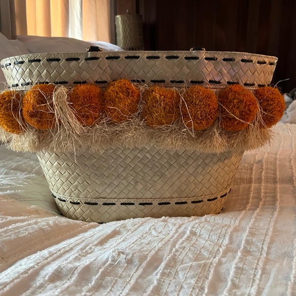 Tory Burch Pom Pom Beach Bucket - Gold Tote - Picture 14 of 14